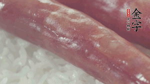 關(guān)上蓋子，煮到米飯露出時(shí)。