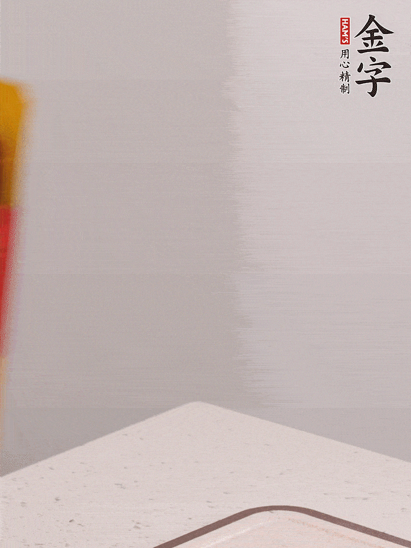 金字火腿切片，溫水浸泡5分鐘，將牛腩放鍋中，倒入比食材多2倍的清水，加姜焯水