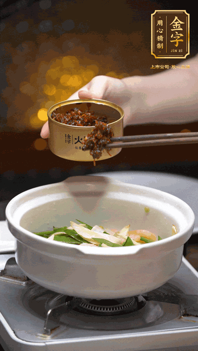 蝦仁、XO醬，猛火翻炒均勻